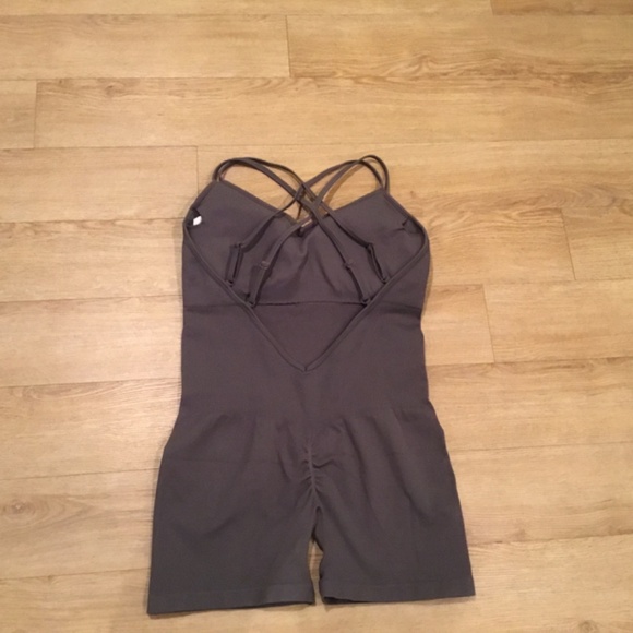 Women’s Grey Workout Strappy Back Scrunch Yoga Romper - Picture 5 of 5